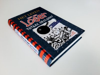 Boek met de titel: Totaal gesloopt Het leven van een Loser (deel14)