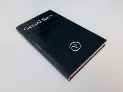 Boek met de titel: Op weg naar het einde