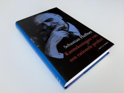 Tweedehands boek: Kanttekeningen van een rationele profeet / beschouwingen uit de twintigste eeuw van auteur Sebastian Haffner - Hardcover met stofomslag, gebonden. Oogt als nieuw!