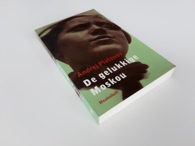 Boek met de titel: De gelukkige Moskou