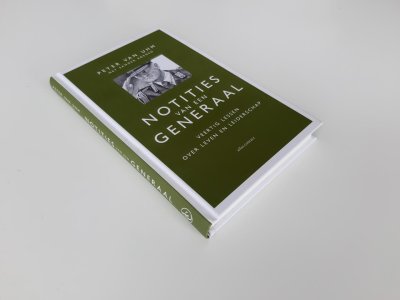 Tweedehands boek: Notities van een generaal - Veertig lessen over leven en leiderschap van auteur Uhm, Peter van, Koenen, Sander - Hardcover, gebonden, oogt als nieuw!