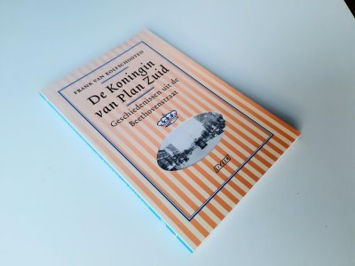 Boek met de titel: De koningin van Plan Zuid - Geschiedenissen uit de Beethovenstraat