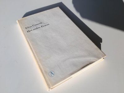 Boek met de titel: Het andere proces