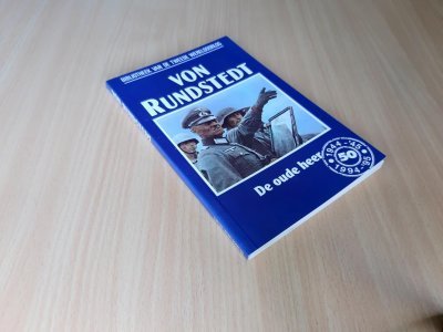 Tweedehands boek: Von Rundstedt de oude heer van auteur John Keegan - Paperback met rechte rug zonder leesvouwen, geïllustreerd in goede conditie