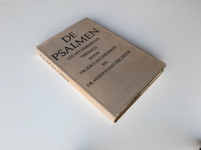 Tweedehands boek: De Psalmen uit het Hebreeuws vertaald van auteur Dr. Ida G.M. Gerhardt, Dr. Marie H. van der Zeyde - Hardcover met stofomslag, gebonden. Stofomslag gebruikerssporen. Binnenin schoon, onbeschreven en netjes
