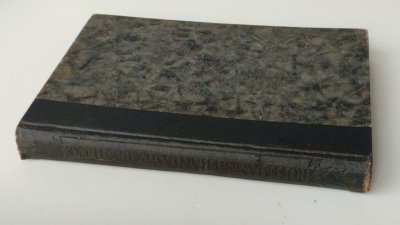 Tweedehands boek: Geschichten um Mitternacht: Hoffmann: Phantastische Stücke van auteur Strobl, Karl Hans - Uitgevoerd in een halblederen (half-lederen) band, met een linnen rug en gemarmerde voor- en achterplat. Afmetingen zijn ongeveer 17,5 x 12 cm. 
Gebruikerssporen rug.