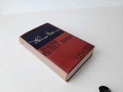Boek met de titel: Doktor Faustus