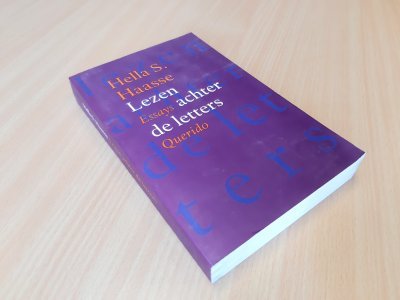 Boek met de titel: Lezen achter de letters