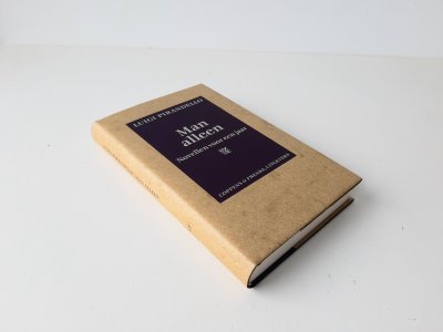 Boek met de titel: Man alleen, Novellen voor een jaar