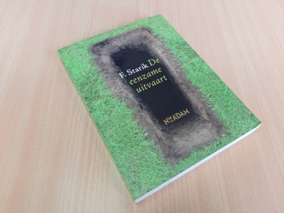 Boek met de titel: De eenzame uitvaart