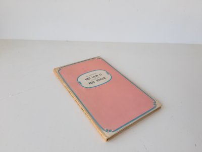 Tweedehands boek: Het uur U gevolgd door Een idylle van auteur M. Nijhoff - Hardcover met gebruikerssporen langs de randen en rug. Verkleuring rug en binnenkant kaft. Randen licht rafelig door de oorspronkelijke katernen.