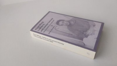 Boek met de titel: Liefde is een zwaar beroep - Prive-domein nr. 221