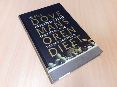 Tweedehands boek: Het dovemansorendieet van auteur Maarten 't Hart - Hardcover, oogt als nieuw. Klein naamstempeltje voorin, verder onbeschreven en schoon.