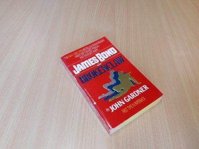 Boek met de titel: Brokenclaw James Bond