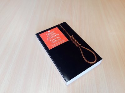 Boek met de titel: Curse the Darkness