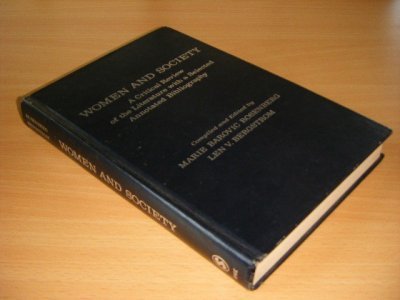 Tweedehands boek: Women and Society van auteur Marie Barovic Rosenberg and Len V. Bergstrom - Hardcover, in good condition.