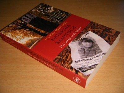 Tweedehands boek: Natascha Kampusch van auteur Allan Hall en Michael Leidig - Paperback, als nieuw. Geillustreerd.