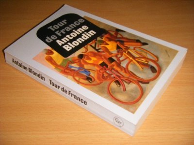 Tweedehands boek: Tour de France van auteur Antoine Blondin - Paperback, iets scheefgelezen, met leesvouwen, in redelijke staat.