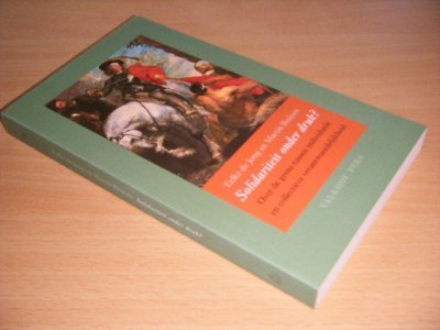 Tweedehands boek: Solidariteit onder druk? van auteur Eelke de Jong en Martin Buijsen - Paperback, als nieuw.