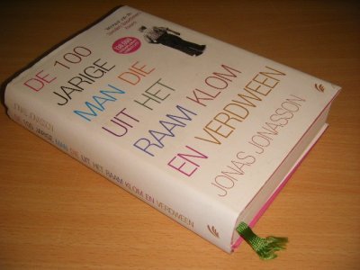 Boek met de titel: De 100-jarige man die uit het raam klom en verdween