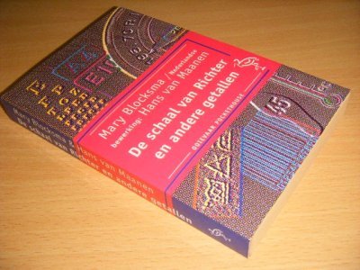 Boek met de titel: De schaal van Richter en andere getallen