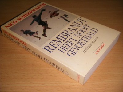 Tweedehands boek: Rembrandt heeft nooit gevoetbald van auteur Nico Scheepmaker - Paperback, in goede staat.
