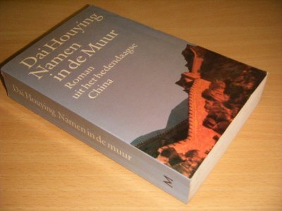 Boek met de titel: Namen in de Muur