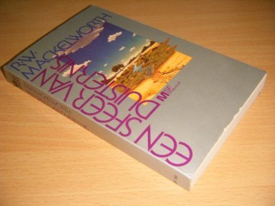 Tweedehands boek: Een sfeer van duisternis van auteur R. W. Mackelworth - Pocket, in goede staat.