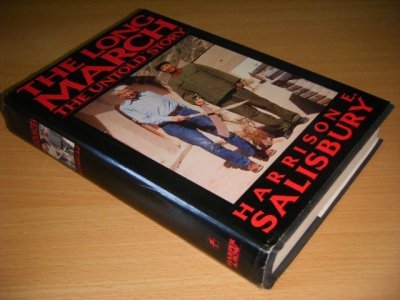 Tweedehands boek: The Long March van auteur Harrison E. Salisbury - Hardcover with dustjacket, note on title page, in good condition. With pictures.