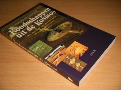 Tweedehands boek: Boodschappen uit de Kosmos van auteur Michael Hesemann en Herman Hegge - Paperback, met leesvouw, in goede staat. Geillustreerd.