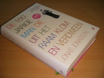 Boek met de titel: De 100-jarige man die uit het raam klom en verdween