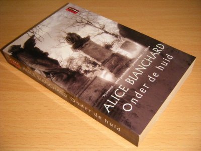 Boek met de titel: Onder de huid