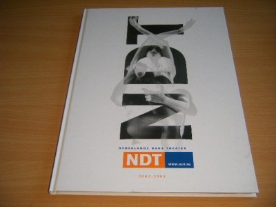 Tweedehands boek: Nederlands Dans Theater 2002-2003 van auteur Jules Houben (tekst en eindredactie) - Gebonden, in goede staat. Geillustreerd.