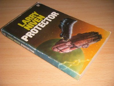 Boek met de titel: Protector