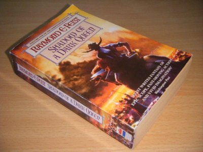 Tweedehands boek: Shadow of a Dark Queen van auteur Raymond E. Feist - Pocket, creases in spine, traces of use, in reasonable condition.