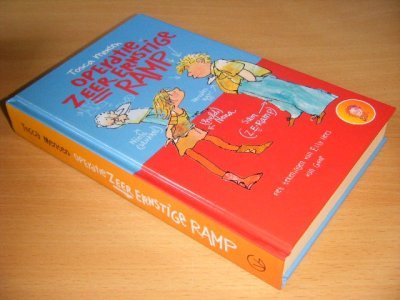 Tweedehands boek: Operatie Zeer Ernstige Ramp van auteur Tosca Menten - Gebonden, in goede staat. Geillustreerd.