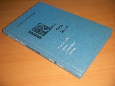 Tweedehands boek: Rook doet leven van auteur Martin van Amerongen - Gebonden, gesigneerd exemplaar, in zeer goede staat.