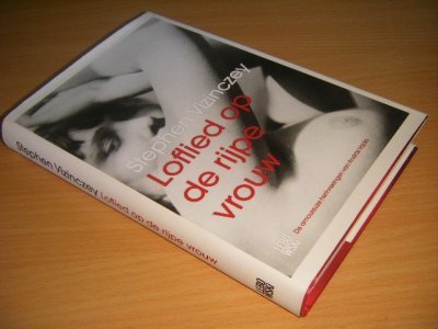 Boek met de titel: Loflied op de Rijpe Vrouw. De amoureuze herinneringen van Andras Vajda