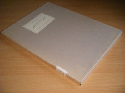 Tweedehands boek: Halcyon: Het mooiste typografische tijdschrift ooit in ons land gemaakt van auteur C. van Dijk - Twee boekjes in een band, in goede staat.