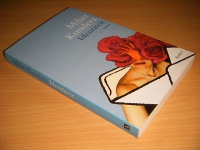 Boek met de titel: Identiteit