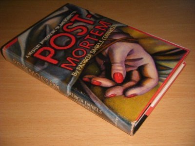 Boek met de titel: Postmortem