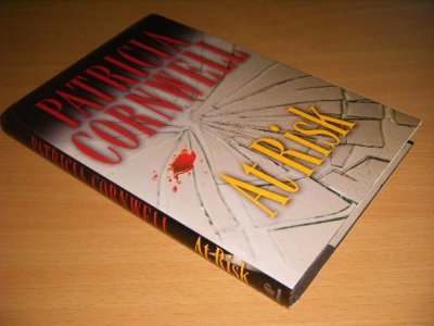 Tweedehands boek: At Risk van auteur Patricia Cornwell - Hardcover with dustjacket, stains on book block, in reasonable condition.