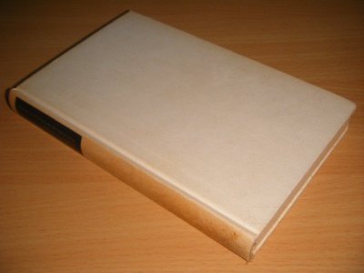 Tweedehands boek: Politische Betrachtungen van auteur Hermann Hesse - Gebonden, verkleurde rug, naam op schutblad, in goede staat.