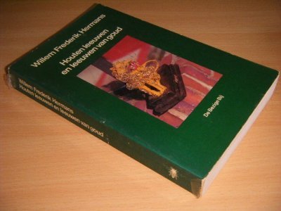 Tweedehands boek: Houten leeuwen en leeuwen van goud van auteur Willem Frederik Hermans - Paperback, plastic aan de rug laat wat los,vlekjes op bladsnede, naam op titelblad, in redelijke staat. Geillustreerd.