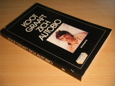 Boek met de titel: Koot graaft zich autobio