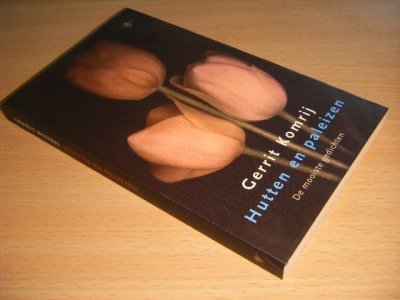 Tweedehands boek: Hutten en paleizen van auteur Gerrit Komrij - Pocket, naam op titelblad, vlekjes op bladsnede, in goede staat.