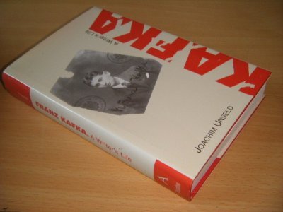 Tweedehands boek: Franz Kafka, a Writer's Life van auteur Joachim Unseld - Hardcover with dustjacket, stains on book block, name on title page, in good condition.