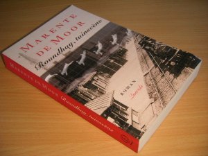 Boek met de titel: Roundhay, tuinscene