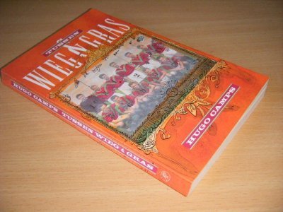 Tweedehands boek: Tussen wieg en gras van auteur Hugo Campe - Paperback, met leesvouwen, in goede staat.