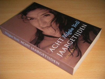 Boek met de titel: Acht jaargetijden